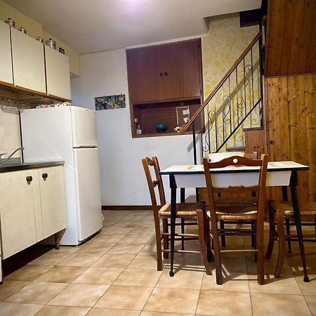 Little Flower Apartment Corfino Extérieur photo